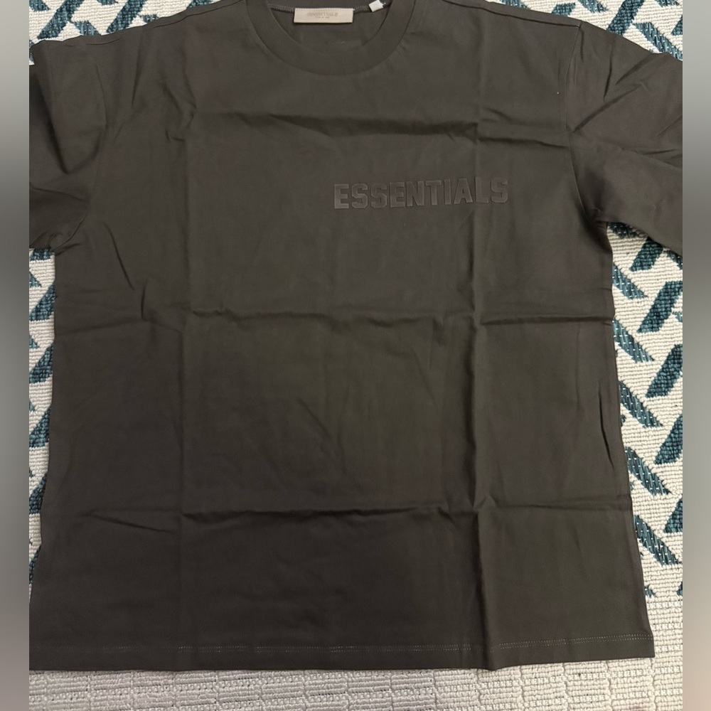 essentials tee